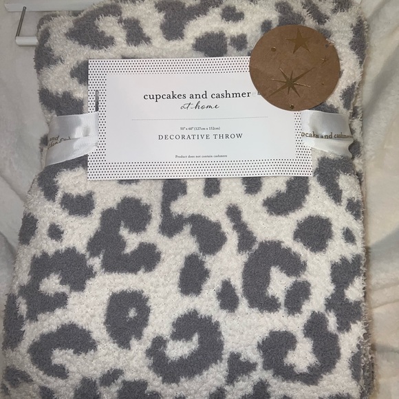 cupcakes & cashmere Other - NWT Cupcakes and Cashmere at Home White Leopard Throw Blanket 50x60” Super Soft!